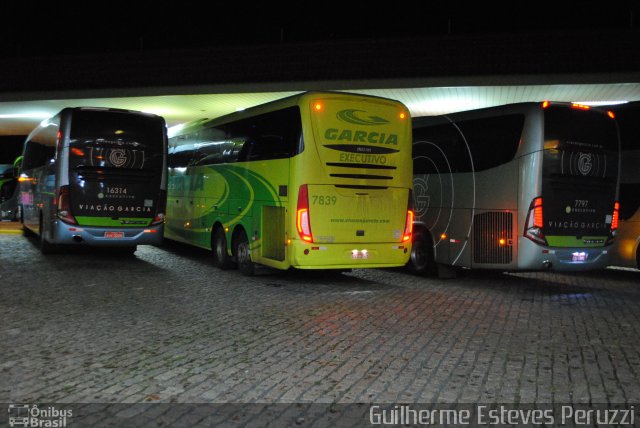 Viação Garcia 7839 na cidade de Santa Cruz do Rio Pardo, São Paulo, Brasil, por Guilherme Esteves Peruzzi. ID da foto: 4748827.