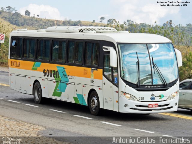 Souza Turismo 038 na cidade de João Monlevade, Minas Gerais, Brasil, por Antonio Carlos Fernandes. Número da foto: #4753877.
