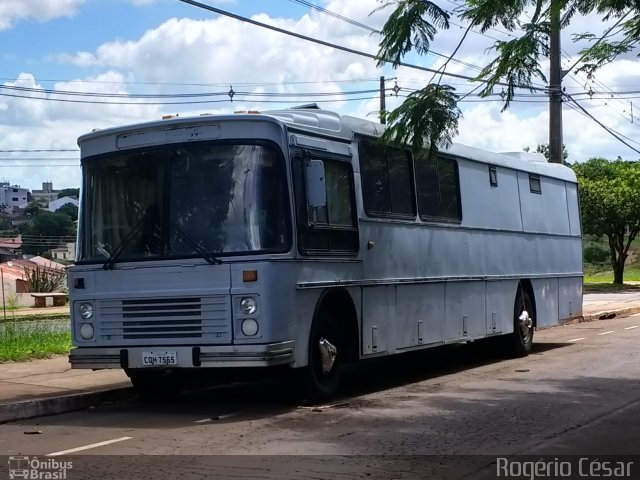 Ônibus Particulares 7565 na cidade de Cambé, Paraná, Brasil, por Rogério César. ID da foto: 4764210.