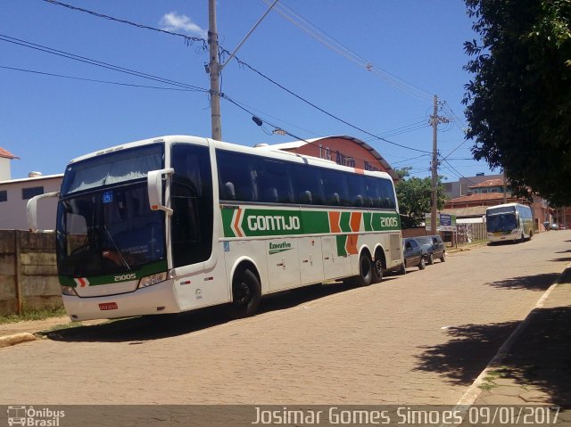 Empresa Gontijo de Transportes 21005 na cidade de Minas Novas, Minas Gerais, Brasil, por Josimar Gomes Simoes. ID da foto: 4764587.