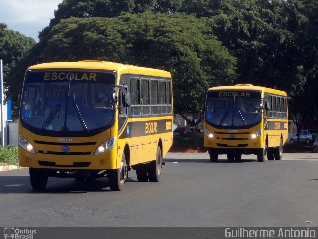 Escolares  na cidade de Araxá, Minas Gerais, Brasil, por Guilherme Antonio. Número da foto: #4728974.