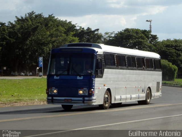 Ônibus Particulares 7200 na cidade de Araxá, Minas Gerais, Brasil, por Guilherme Antonio. ID da foto: 4728949.