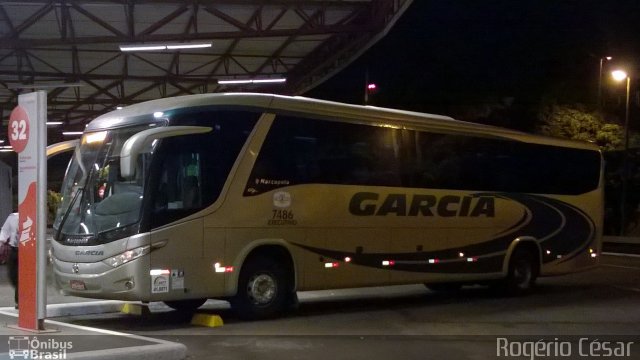 Viação Garcia 7486 na cidade de Londrina, Paraná, Brasil, por Rogério César. ID da foto: 4728052.