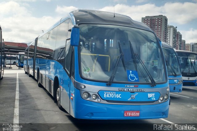 Viação Redentor E47016C na cidade de Rio de Janeiro, Rio de Janeiro, Brasil, por Rafael Leonel Jacinto dos Santos. Número da foto: #4787624.