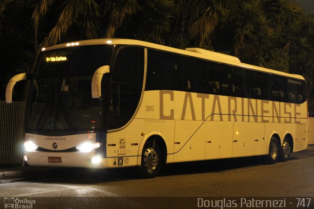 Auto Viação Catarinense 2810 na cidade de Curitiba, Paraná, Brasil, por Douglas Paternezi. Número da foto: #4730869.