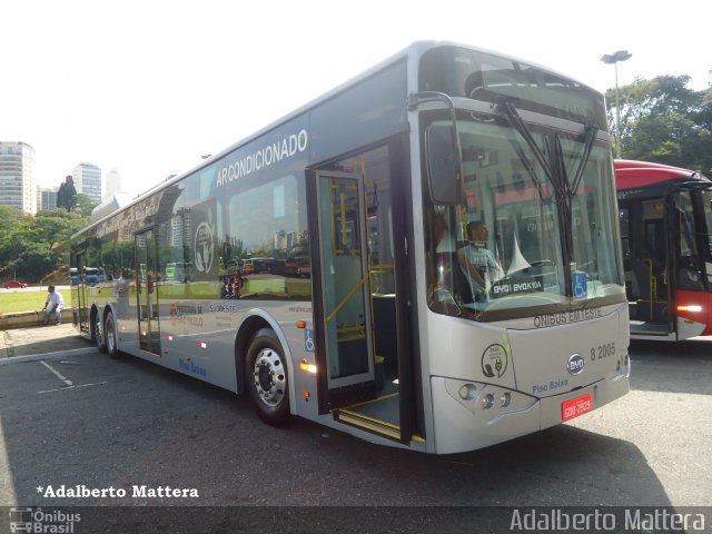 Viação Gato Preto 8 2005 na cidade de São Paulo, São Paulo, Brasil, por Adalberto Mattera. Número da foto: #4802570.