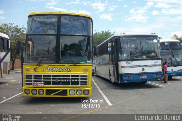Alforria Turismo 300 na cidade de Aparecida, São Paulo, Brasil, por Leonardo Daniel. Número da foto: #5420423.