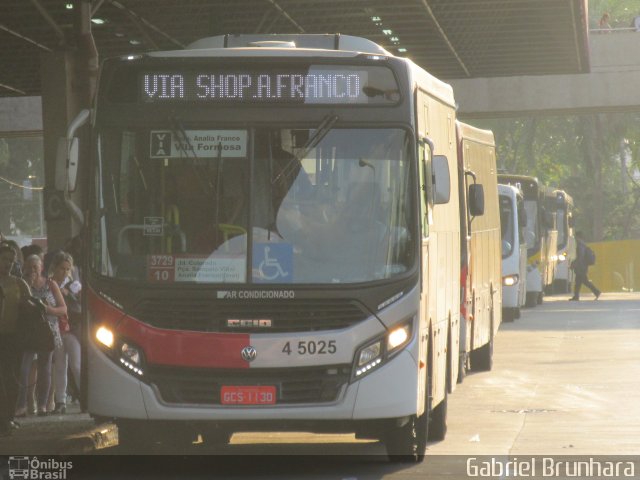 Allibus Transportes 4 5025 na cidade de São Paulo, São Paulo, Brasil, por Gabriel Brunhara. Número da foto: #5426653.