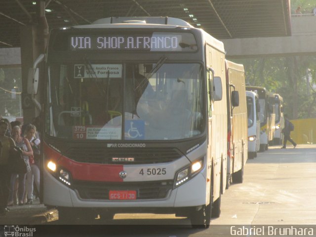 Allibus Transportes 4 5025 na cidade de São Paulo, São Paulo, Brasil, por Gabriel Brunhara. ID da foto: 5426653.