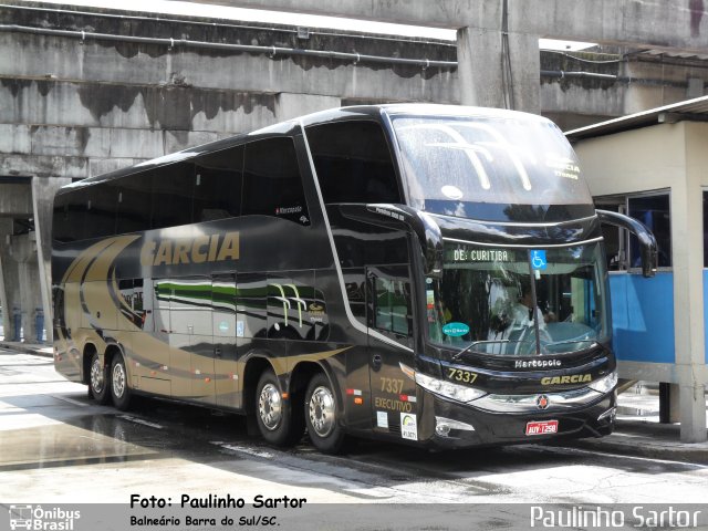 Viação Garcia 7337 na cidade de Curitiba, Paraná, Brasil, por Paulinho Sartor. Número da foto: #5391759.