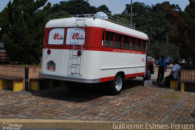 Auto Viação ABC 1956 na cidade de São Caetano do Sul, São Paulo, Brasil, por Guilherme Esteves Peruzzi. Número da foto: #5442619.