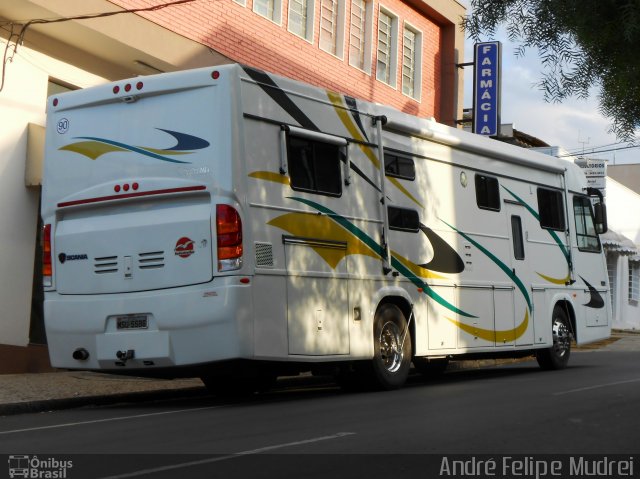 Motorhomes 5586 na cidade de Irati, Paraná, Brasil, por André Felipe Mudrei. Número da foto: #5443362.