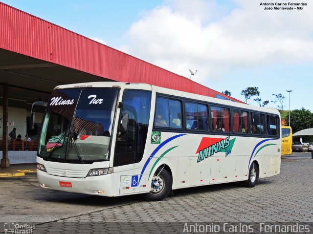 Minas Tur 5885 na cidade de João Monlevade, Minas Gerais, Brasil, por Antonio Carlos Fernandes. Número da foto: #5445353.