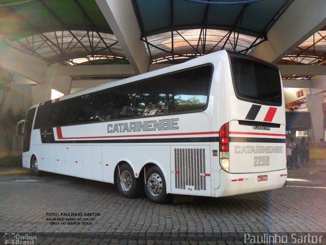 Auto Viação Catarinense 2256 na cidade de Joinville, Santa Catarina, Brasil, por Paulinho Sartor. Número da foto: #5452022.