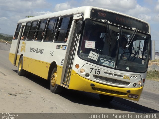 Empresa Metropolitana 715 na cidade de Jaboatão dos Guararapes, Pernambuco, Brasil, por Jonathan Silva. Número da foto: #5450355.