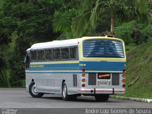 Ônibus Particulares 7096 na cidade de Poços de Caldas, Minas Gerais, Brasil, por André Luiz Gomes de Souza. ID da foto: 5456275.