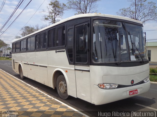 Ônibus Particulares 2300 na cidade de Araxá, Minas Gerais, Brasil, por Hugo Ribeiro. Número da foto: #5456935.