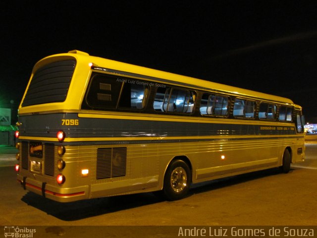 Ônibus Particulares 7096 na cidade de Mogi Mirim, São Paulo, Brasil, por André Luiz Gomes de Souza. ID da foto: 5456278.