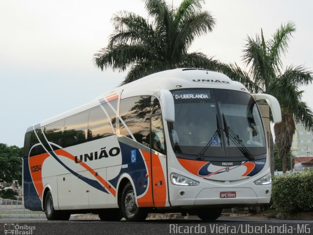 Expresso União 10254 na cidade de Uberlândia, Minas Gerais, Brasil, por Ricardo Vieira. ID da foto: 5458365.