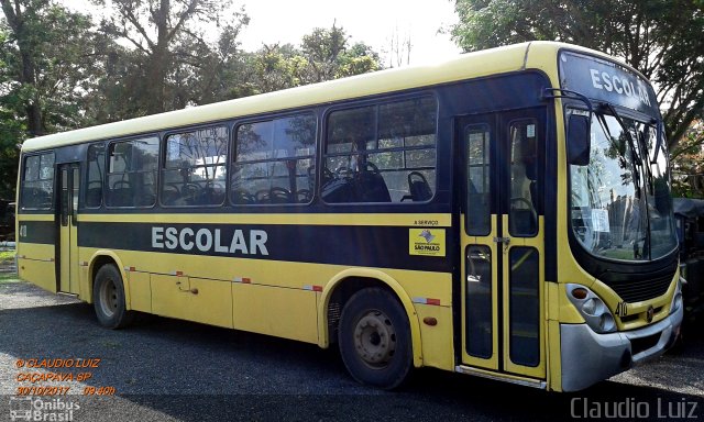 Escolares 410 na cidade de Caçapava, São Paulo, Brasil, por Claudio Luiz. Número da foto: #5460585.