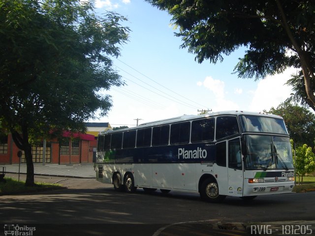 Planalto Transportes 789 na cidade de Pato Branco, Paraná, Brasil, por Rodrigo Augusto  Vignaga. ID da foto: 5461519.