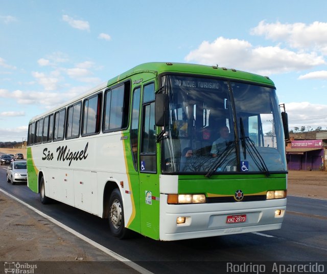 Viação São Miguel Santos Dumont 8700 na cidade de Conselheiro Lafaiete, Minas Gerais, Brasil, por Rodrigo  Aparecido. Número da foto: #5397312.