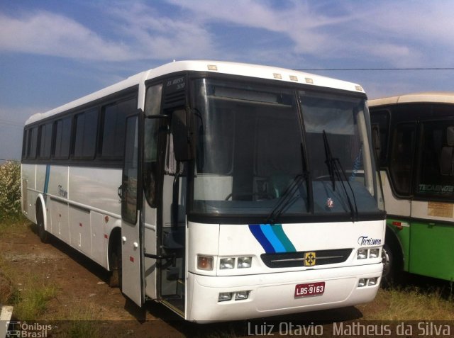 Ônibus Particulares 9163 na cidade de Divinópolis, Minas Gerais, Brasil, por Luiz Otavio Matheus da Silva. ID da foto: 5401989.