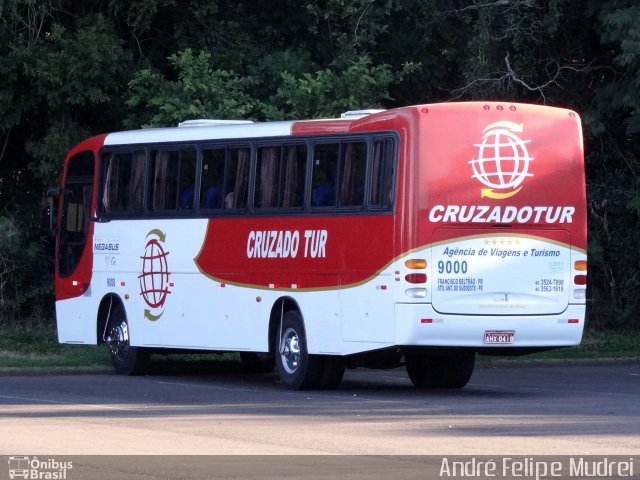 Cruzado Tur 9000 na cidade de Foz do Iguaçu, Paraná, Brasil, por André Felipe Mudrei. Número da foto: #5401596.