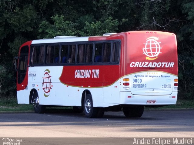 Cruzado Tur 9000 na cidade de Foz do Iguaçu, Paraná, Brasil, por André Felipe Mudrei. ID da foto: 5401596.