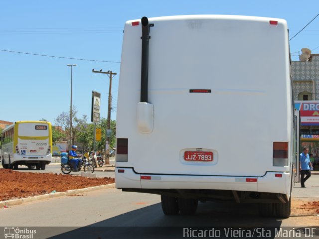 Viação Pioneira 7893 na cidade de Santa Maria, Distrito Federal, Brasil, por Ricardo Vieira. Número da foto: #5402663.