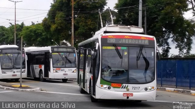 Metra - Sistema Metropolitano de Transporte 7217 na cidade de São Paulo, São Paulo, Brasil, por Luciano Ferreira da Silva. ID da foto: 5463923.