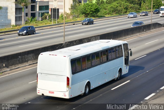 Ônibus Particulares 8120 na cidade de Barueri, São Paulo, Brasil, por Michael  Alberto Vieira. Número da foto: #5493599.