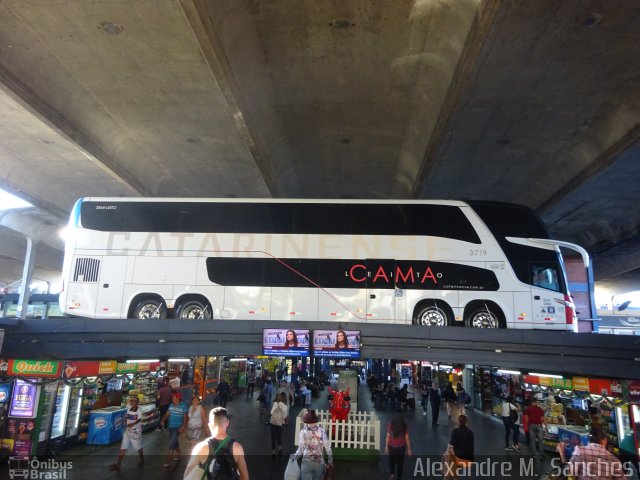 Auto Viação Catarinense 3719 na cidade de Porto Alegre, Rio Grande do Sul, Brasil, por Alexandre M.  Sanches. Número da foto: #5495356.