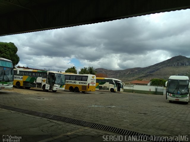 Empresa Gontijo de Transportes Garagem AMJ na cidade de Almenara, Minas Gerais, Brasil, por Sérgio Augusto Braga Canuto. ID da foto: 5501709.