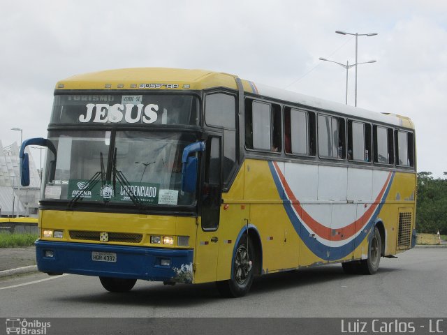 Ônibus Particulares 4337 na cidade de São Lourenço da Mata, Pernambuco, Brasil, por Luiz Carlos de Santana. Número da foto: #5503339.