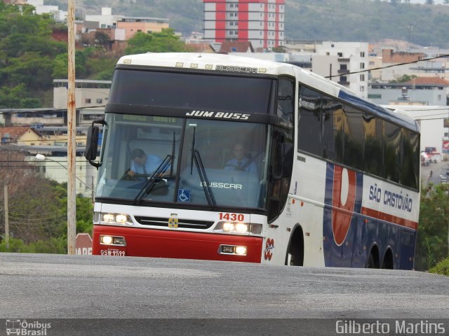 Viação São Cristóvão 1430 na cidade de Nova Serrana, Minas Gerais, Brasil, por Gilberto Martins. Número da foto: #5502571.
