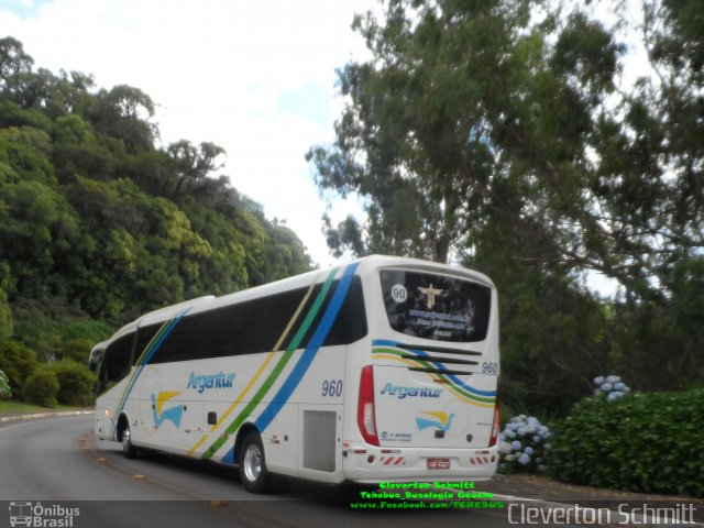 Transporte Argenta - Argentur 960 na cidade de Canela, Rio Grande do Sul, Brasil, por Cleverton Schmitt. Número da foto: #5507839.
