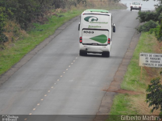 Viação Continental de Transportes 1069 na cidade de Perdizes, Minas Gerais, Brasil, por Gilberto Martins. ID da foto: 5507328.