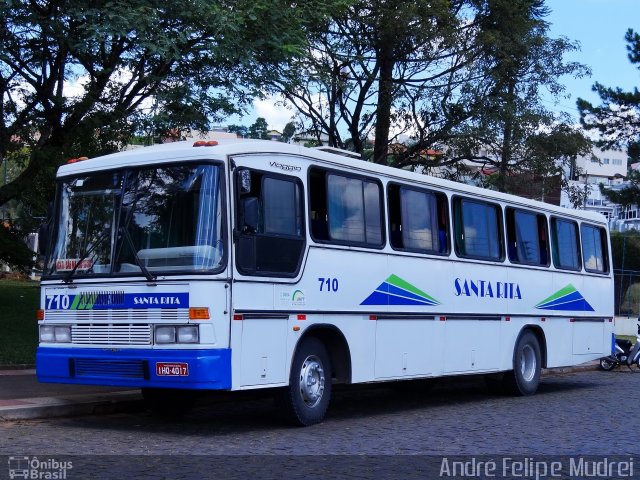 Santa Rita Transportes 710 na cidade de Irati, Paraná, Brasil, por André Felipe Mudrei. ID da foto: 5465935.