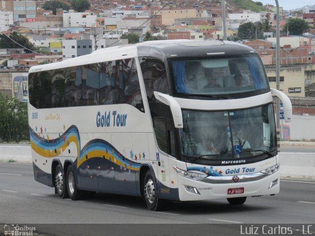 Gold Tour Viagens e Turismo 5005 na cidade de Caruaru, Pernambuco, Brasil, por Luiz Carlos de Santana. Número da foto: #5513969.