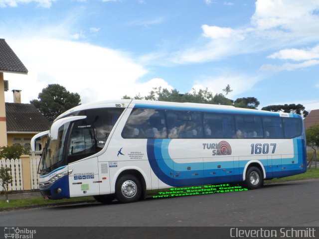 Turis Silva 1607 na cidade de Canela, Rio Grande do Sul, Brasil, por Cleverton Schmitt. Número da foto: #5514974.