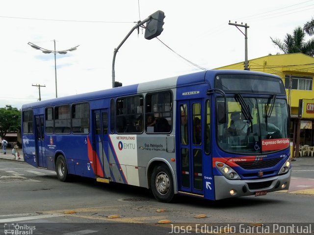 Expresso Metrópolis Transportes e Viagens MP-1166 na cidade de Monte Mor, São Paulo, Brasil, por José Eduardo Garcia Pontual. ID da foto: 5518142.