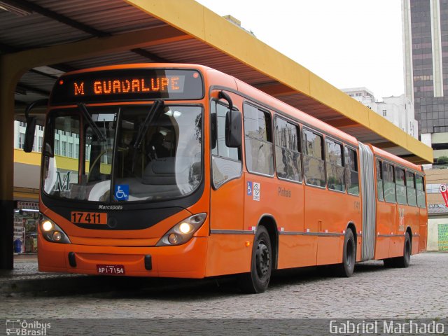 Expresso Azul 17411 na cidade de Curitiba, Paraná, Brasil, por Gabriel Machado. Número da foto: #5528620.