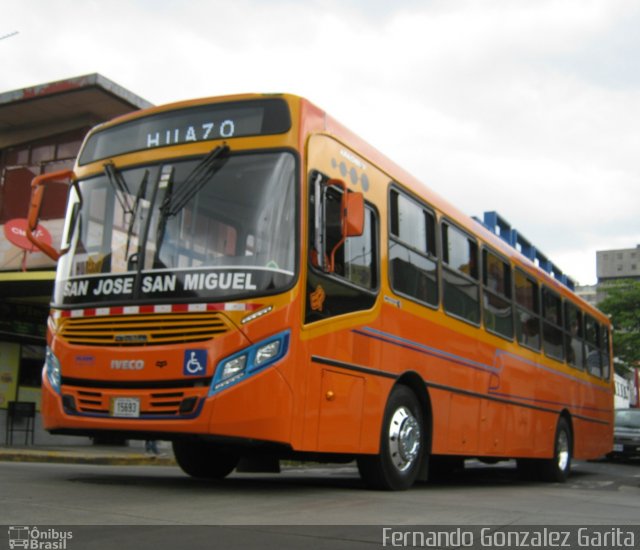 Buses San Miguel Higuito BUSMI SJB 15693 na cidade de Alto Paraíso de Goiás, Goiás, Brasil, por Fernando Gonzalez Garita. ID da foto: 5530533.