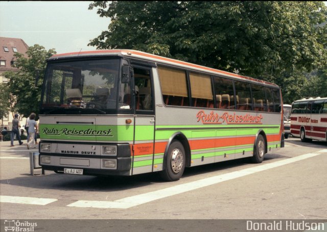Ruhr Reisedienst  na cidade de Freiburg im Breisgau, Baden-Württemberg, Alemanha, por Donald Hudson. Número da foto: #5536394.