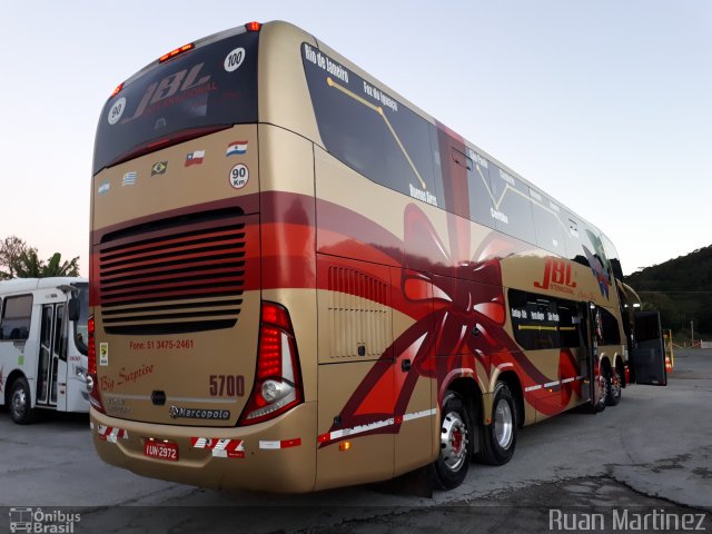 JBL Turismo 5700 na cidade de Camboriú, Santa Catarina, Brasil, por Ruan Martinez. Número da foto: #5473914.