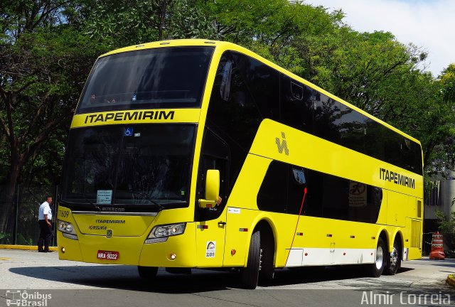 Viação Itapemirim 17609 na cidade de São Paulo, São Paulo, Brasil, por Almir Correia. ID da foto: 5571617.