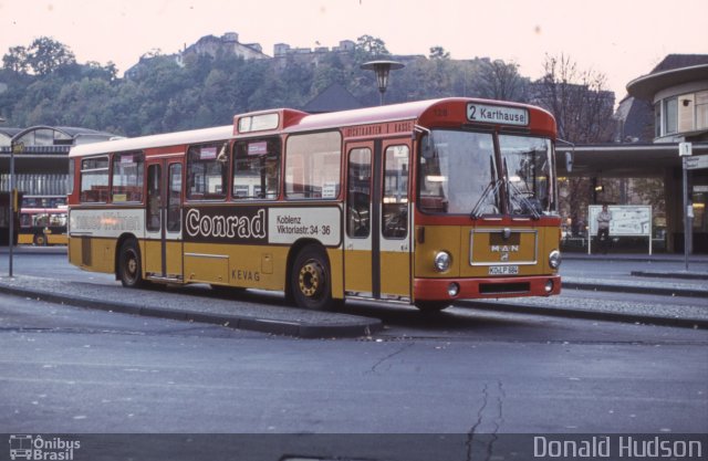 KEVAG - Koblenzer Elektrizitätswerk und Verkehrs-AG 128 na cidade de Koblenz, Rhineland-Palatinate, Alemanha, por Donald Hudson. ID da foto: 5576484.