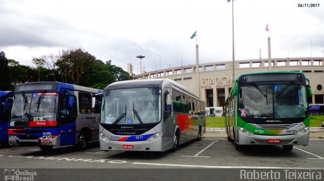 BBTT - Benfica Barueri Transporte e Turismo 5877 na cidade de São Paulo, São Paulo, Brasil, por Roberto Teixeira. ID da foto: 5580170.