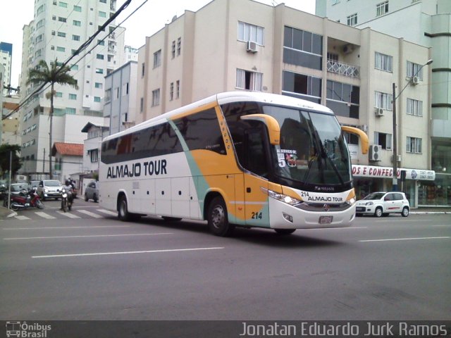 Almajo Tour 214 na cidade de Balneário Camboriú, Santa Catarina, Brasil, por Jonatan Eduardo Jurk Ramos. ID da foto: 5584074.